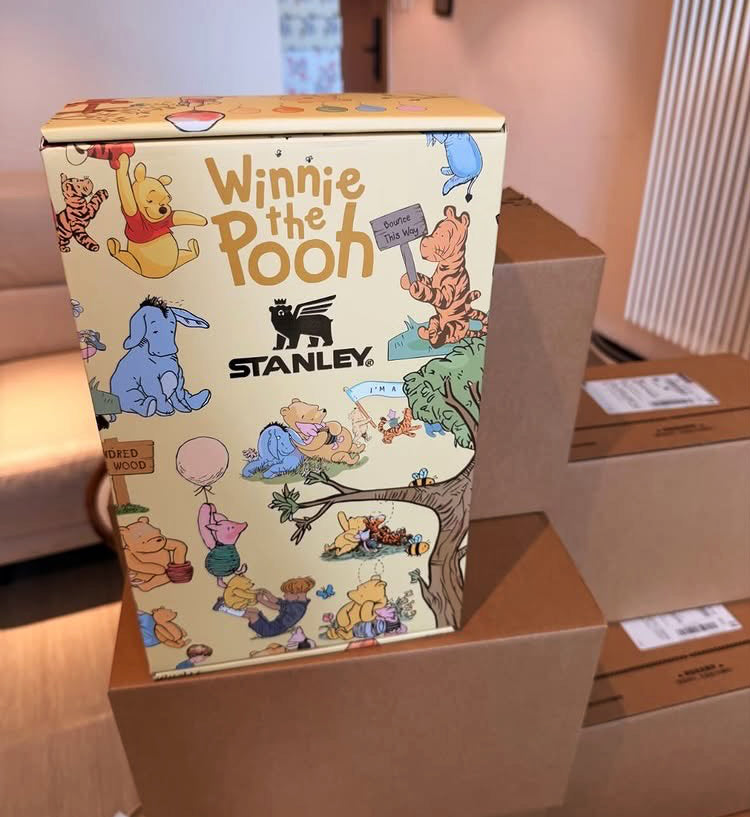 🎁Winnie The Pooh Insulated Cup Gift Box 40 oz Include Straw and Topper